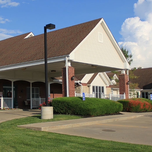 Exterior shot of Vintage Park Assisted Living's front entrance.