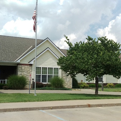 Exterior shot of Vintage Park Assisted Living's front entrance.